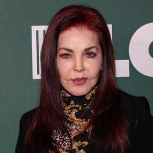 Priscilla Presley se pronunciou sobre o assunto em uma nota divulgada ao tabloide britânico Daily Mail e classificou as alegações como 'sem-vergonha e obscenas'