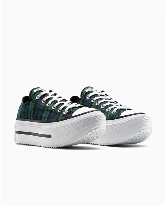Entre estampas atemporais e plataforma robusta, o novo lançamento da Converse aparece como alternativa estilosa para mulheres que buscam conforto sem abrir mão de um visual jovem e atual