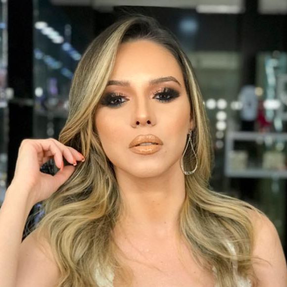 O cabelo loiro foi marca de Thamires Assis por muito tempo