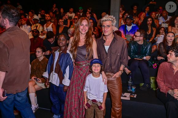 Giovanna Ewbank, Bruno Gagliasso, Bless e Zyan acompanharam a passagem de Titi da primeira fila
