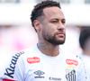 Neymar entrou em campo confiante, mas não marcou gols na vitória de 3x0 do Santos contra o Cruzeiro