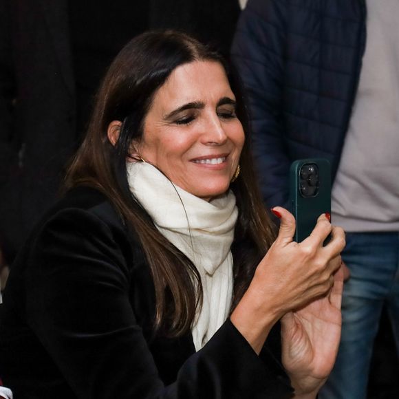 Malu Mader deixou o salão já tarde da noite, quando foi surpreendida por dois homens que apareceram em sua frente