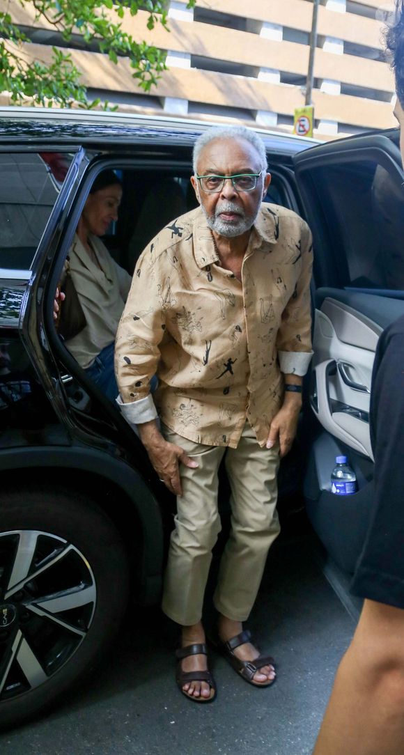 Gilberto Gil cantou na manifestação em Copacabana contra a anistia dos condenados pelo golpe de 8 de janeiro