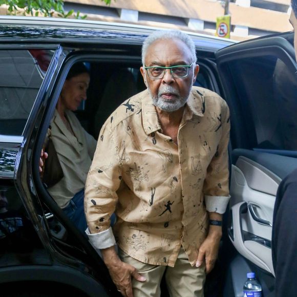 Gilberto Gil cantou na manifestação em Copacabana contra a anistia dos condenados pelo golpe de 8 de janeiro