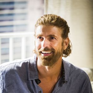 Sua mudança mais radical aconteceu em A Lei do Amor (2016). Para interpretar Pedro Leitão, Gianecchini deixou os cabelos crescerem, clareou os fios para um loiro queimado de sol, também clareou barba, bigode e sobrancelhas, e passou a usar uma barba cheia, inspirada no estilo de um velejador que vive no mar. A caracterização exigia manutenção semanal no salão durante toda a novela