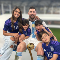 'Nós já temos tudo o que precisamos porque temos você': Messi faz aniversário de 39 anos e a esposa, Antonela Rocuzzo, abre álbum de fotos íntimas e revela lado coruja do jogador como pai