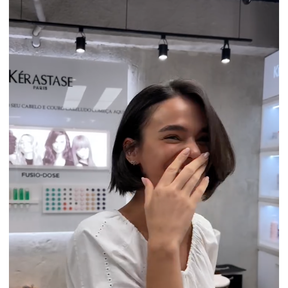Bruna Marquezine escolheu o french bob para compor o novo visual e o resultado deixou os fãs encantados