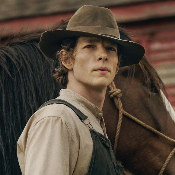 TOP 1 em 40 países, inclusive no Brasil: esta série de época da Netflix tem só 7 episódios e traz a atriz mais badalada do momento no elenco