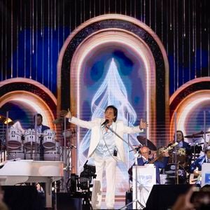 Roberto Carlos barrado: Globo e MTV se acertaram e combinaram de nenhuma delas exibir o especial do cantor