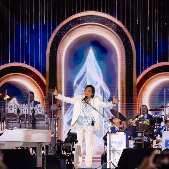 Roberto Carlos barrado: Globo e MTV se acertaram e combinaram de nenhuma delas exibir o especial do cantor