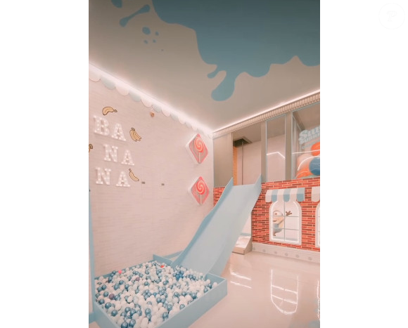 Mansão de Deborah Secco tem quartos temáticos