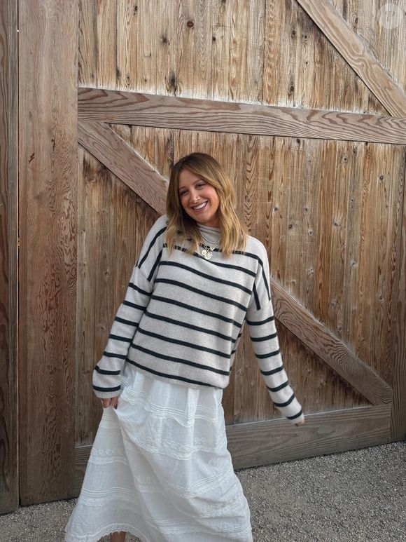 Ashley Tisdale fez uma publicação na revista The Cut dizendo que cortou relações com as amigas após se sentir excluída