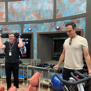 Tadeu Schmidt abandonou hábitos saudáveis durante a pandemia e voltou a cuidar do cardápio após uma bronca do gastroenterologista