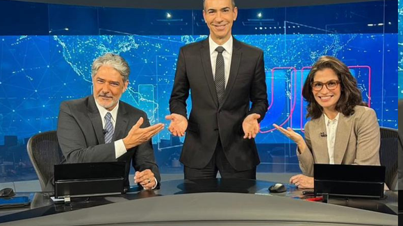 'Está que não se aguenta de tanta alegria': reação de William Bonner nos bastidores de seu último 'JN' chama a atenção de fãs