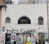 O Atelier Jolie ocupa um histórico prédio da Great Jones Street, em Nova York, que já esteve ligado aos artistas Andy Warhol e Jean-Michel Basquiat