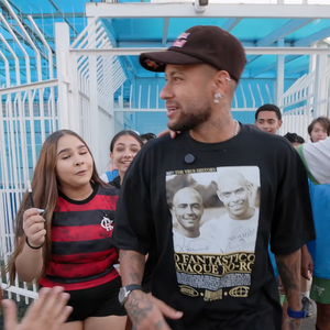 Incluído na pré-lista de 55 jogadores enviada à Fifa, Neymar Jr. voltou ao Jardim Glória, em Praia Grande, e explicou que escolheu instalar o Instituto Neymar Jr. no bairro por conhecer de perto as necessidades da comunidade