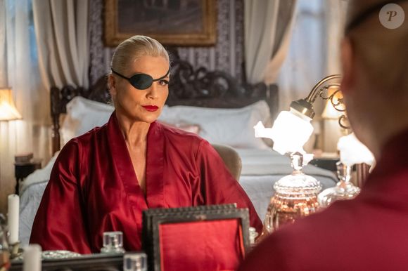 Flavia Alessandra vive a cruel e manipuladora Sandra na novela Êta Mundo Melhor; diversas caracterizações