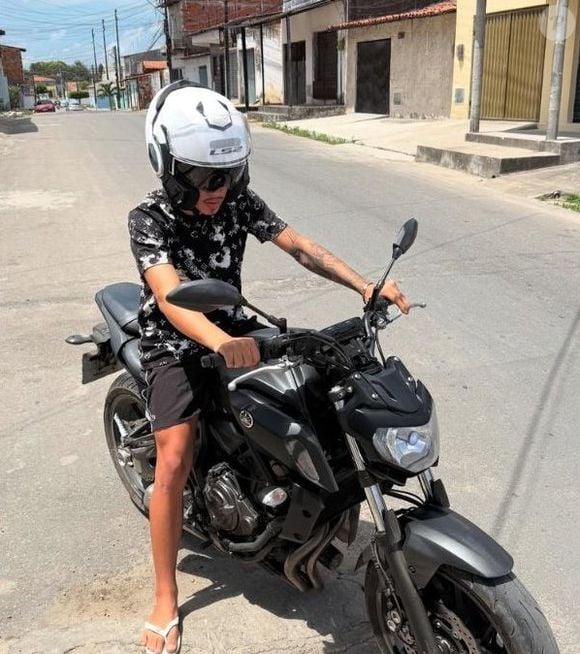 Influenciador Cearense do Grau não teria parado a moto em abordagem, segundo a Polícia Militar