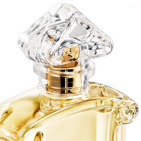 O frasco do Samsara, da Guerlain, também faz parte da história do perfume. Com formato icônico de coração invertido e curvas inspiradas na estética art nouveau, a embalagem apresenta uma tampa em forma de coração oco. O desenho é atribuído a Georges Chevalier e reforça a identidade romântica da criação francesa