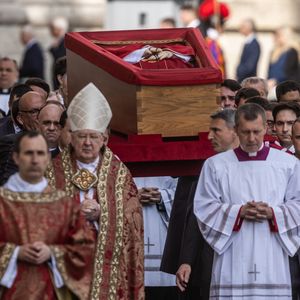Papa Francisco morreu aos 88 anos, vítima de um AVC - acidente vascular cerebral.