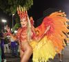 Erika Schneider usou uma indumentária com cerca de 15 mil cristais bordados à mão, costeiro feito do vermelho pro amarelo remete a uma chama.