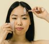 Médica chinesa especialista em acupuntura revela 3 dicas para acabar com o rosto inchado e conquistar um visual rejuvenescido