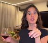 Bruna Marquezine e João Guilherme surgiram juntos ao som da música "Manchild", de Sabrina Carpenter