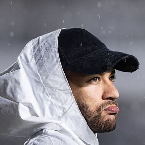 Camisa 10 do Santos é alvo de críticas: ausência em campo e presença em eventos viram pauta no 'Os Donos da Bola'.