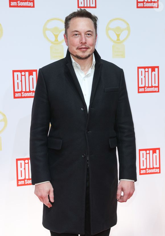 2016: já viu Elon Musk de barba? O bilionário apareceu assim para um evento em Berlin