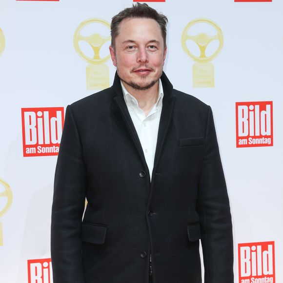 2016: já viu Elon Musk de barba? O bilionário apareceu assim para um evento em Berlin