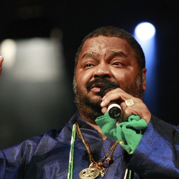 RIO DE JANEIRO, BRAZIL - AUGUST 11:   Arlindo Cruz performs during the 21st Brazilian Music Awards 2010 at the Theatro Municipal on August 11, 2010 in Rio de Janeiro, Brazil. (Photo by Buda Mendes/LatinContent via Getty Images)