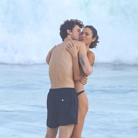 Bruna Marquezine e Shawn Mendes reforçam sintonia em mais um flagra no Rio de Janeiro