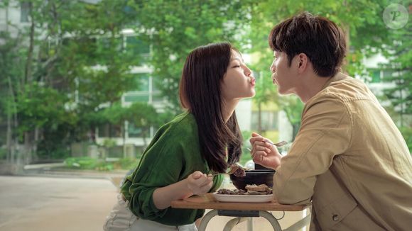 'Terceira Vez é a Certa': duas pessoas com personalidades opostas se apaixonam ainda jovens e, ao longo dos anos, vivem separações e reencontros marcados por mudanças e amadurecimento