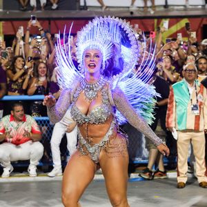 Beleza de Paolla Oliveira foi exaltada por famosos na web quando a atriz exibiu sua fantasia