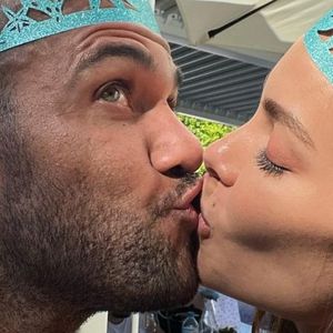 À espera do 3º filho, Daniel Alves é homenageado pela mulher, Joana Sanz, um mês após ser inocentado pela Justiça em acusação de abuso sexual