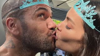 Grávida do 3º filho de Daniel Alves, Joana Sanz faz homenagem ao jogador um mês após absolvição por abuso sexual na Justiça