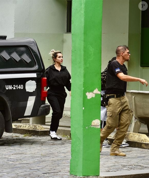 Deolane Bezerra voltou a ser presa em 21 de maio de 2026 sob acusação de lavagem de dinheiro e elo com facção criminosa - em 2024, influenciadora ficou presa por cerca de 20 dias (foto da época)