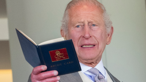 Rola um PIX? Rei Charles III decide divulgar declaração de Imposto de Renda; atitude é inédita na história da monarquia britânica