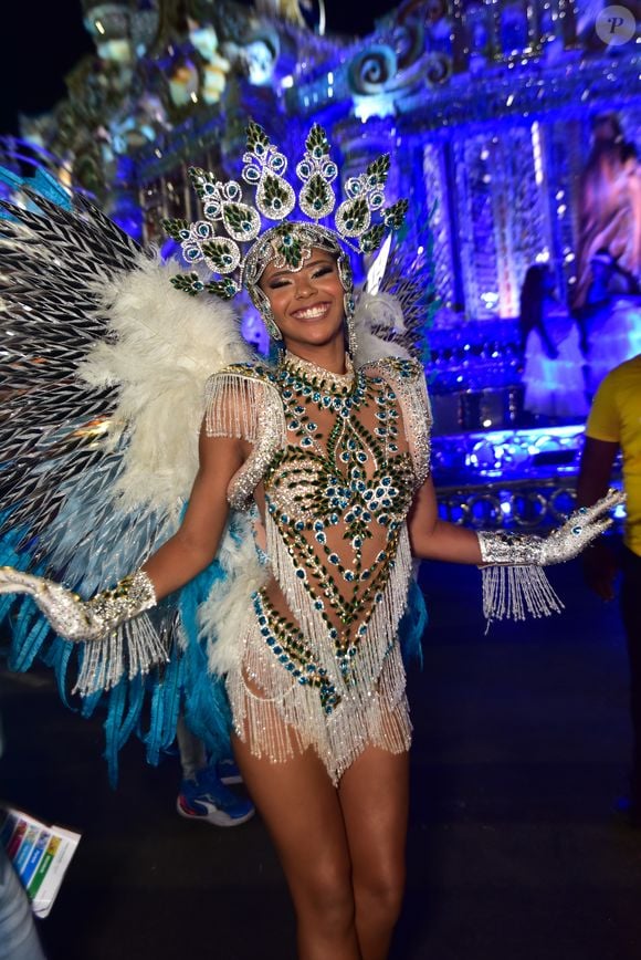 O apresentador Arthur Pires perguntou se Lexa a influenciava ou a ajudava em sua carreira, ao que Wenny respondeu de forma ríspida: "Lá vem. Pode mudar [o assunto]. Se for pra falar dela, marca uma entrevista com ela e aí você fala".