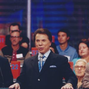 'Presenciei suas lágrimas, seu desespero e sua tentativa de se desvencilhar das garras daqueles que o oprimem', diz sobre Silvio Santos Chacrinha em carta psicografada