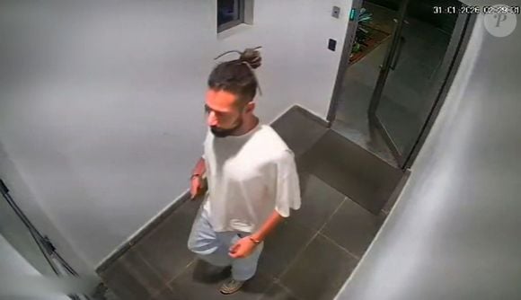 No mesmo dia, Cartolouco teria ido ao prédio da namorada e ameaçado quebrar seu apartamento, mas foi impedido de entrar pelo porteiro