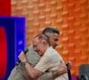 Renato Aragão e Marcos Mion caíram no choro durante homenagem ao humorista no 'Caldeirão', da Globo