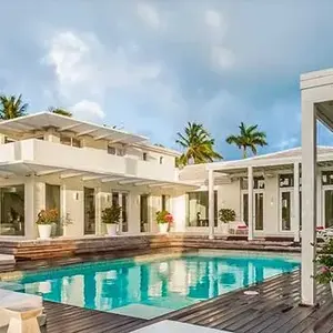 Casa de Shakira em Miami tem vista para o mar, que pode ser apreciado de maneira panorâmica através de um terraço