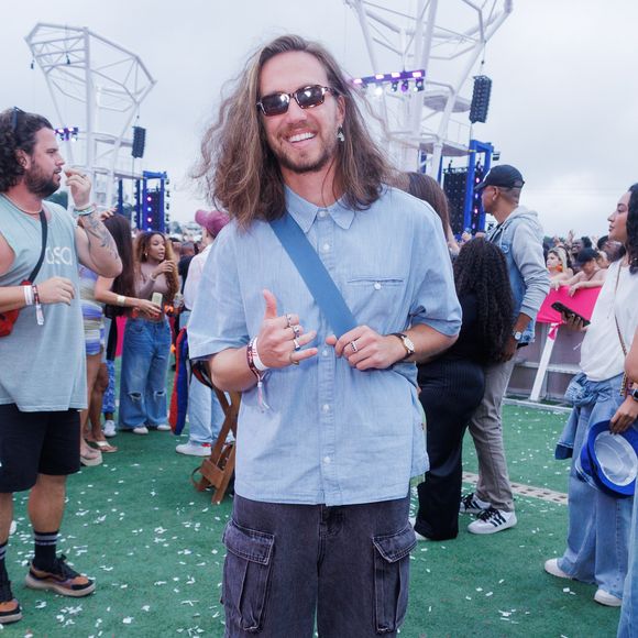 O cantor Vitor Kley curtiu o show de Thiaguinho no meio do público