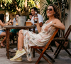 Os novos tênis Adidas na cor 'espuma de cerveja' que prometem destronar o Samba; ideal para mulheres elegantes que amam usá-los com vestido