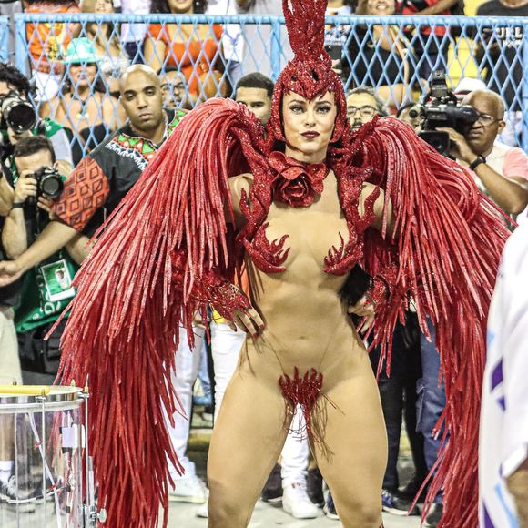 Paolla Oliveira em foto durante o desfile campeão da Grande Rio no carnaval 2022