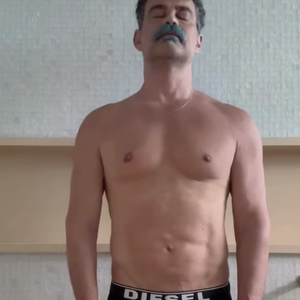 Carmo Dalla Vecchia, mais magro e definido, celebrou o resultado da nova rotina de hábitos
