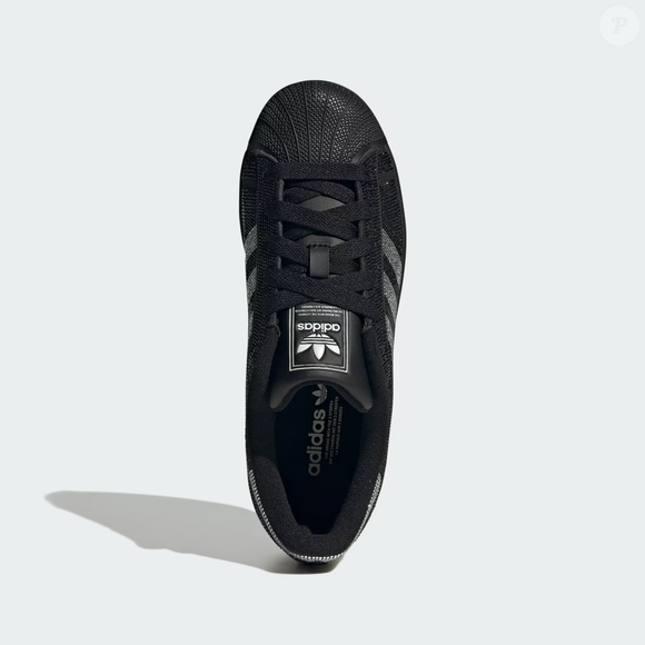 Entre o streetwear e o glamour: novo Superstar II da Adidas surge como aposta ousada para elevar qualquer look básico com brilho e personalidade