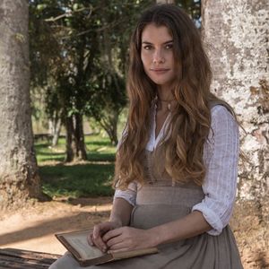Lívia chama por seu pai na semana de 25 a 30 de maio de 'Além do Tempo'