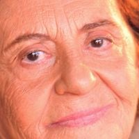 A caminho dos 98 anos, Laura Cardoso surge em fotos raras ao lançar filme, chama atenção por disposição e é tietada por Bianca Rinaldi
